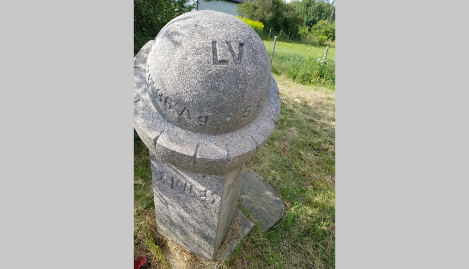 Latvijas robežzīmes akmens