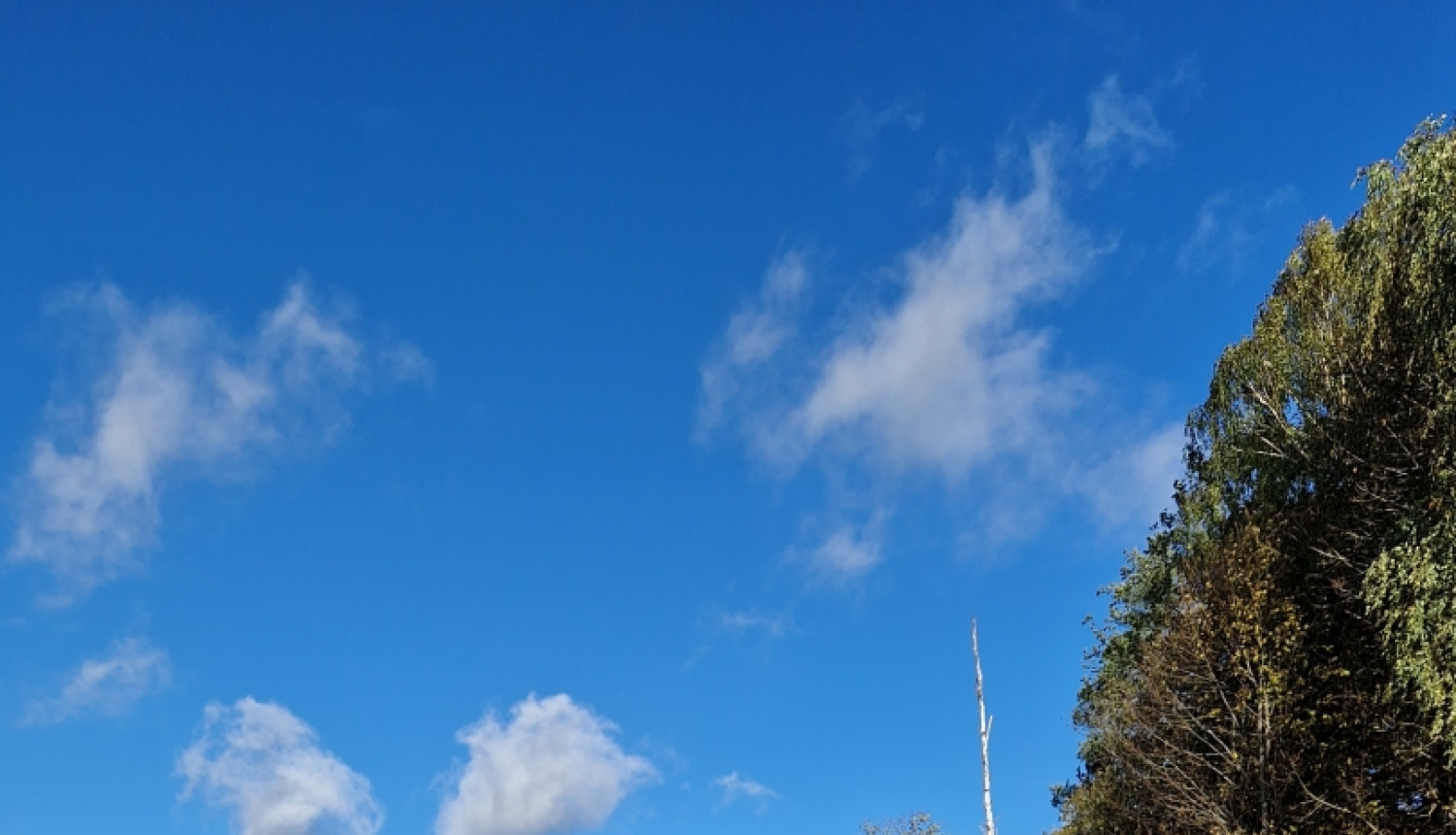 buldozers rok zemi gar šoseju