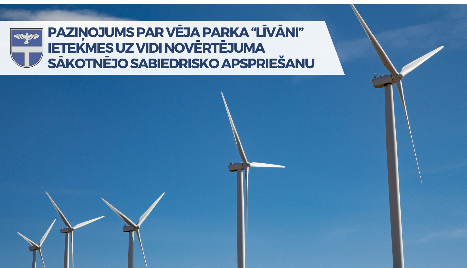 vēja ģeneratori uz zilu debesu fona