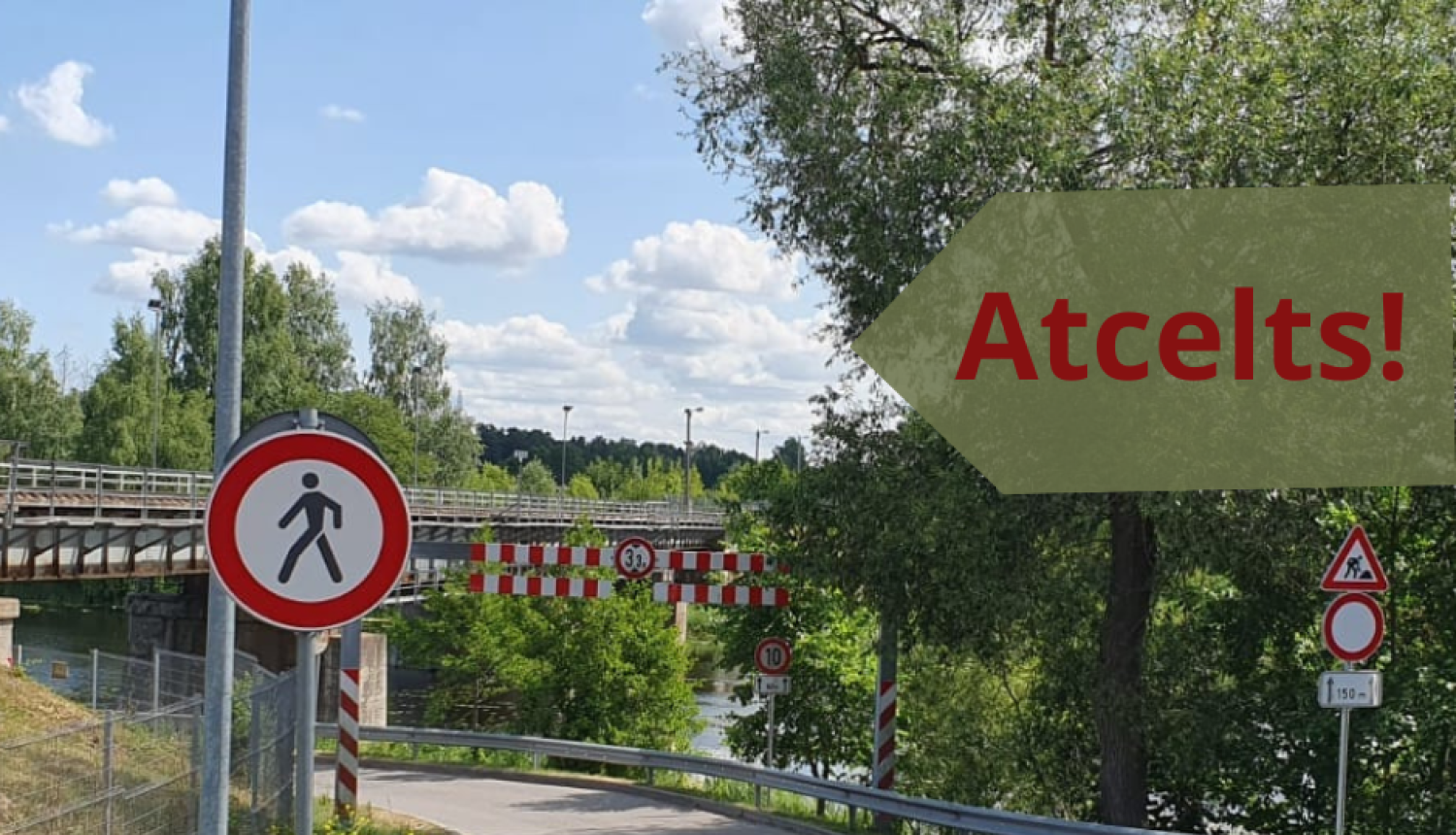 ceļazīme - gājējiem iet aizliegts