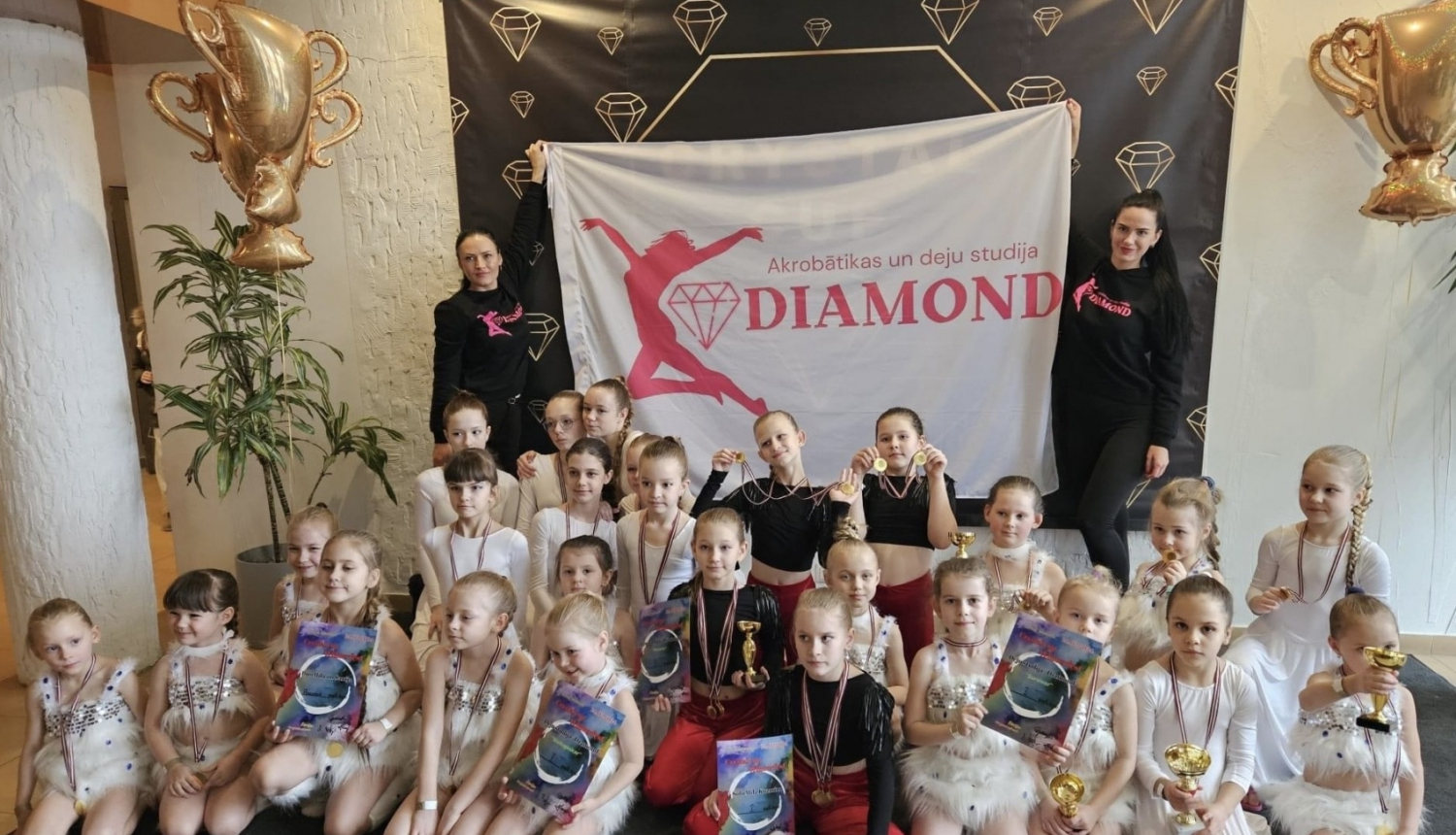 bērnu pulciņš sēž