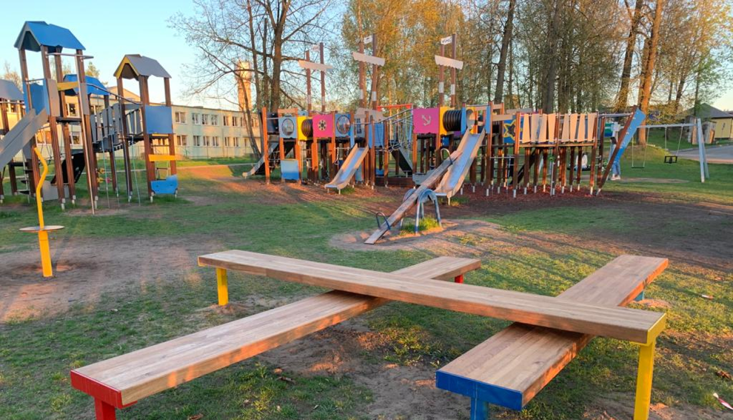 Dizaina solins, kas veidotsn no trīs ozolkoka dēļiem