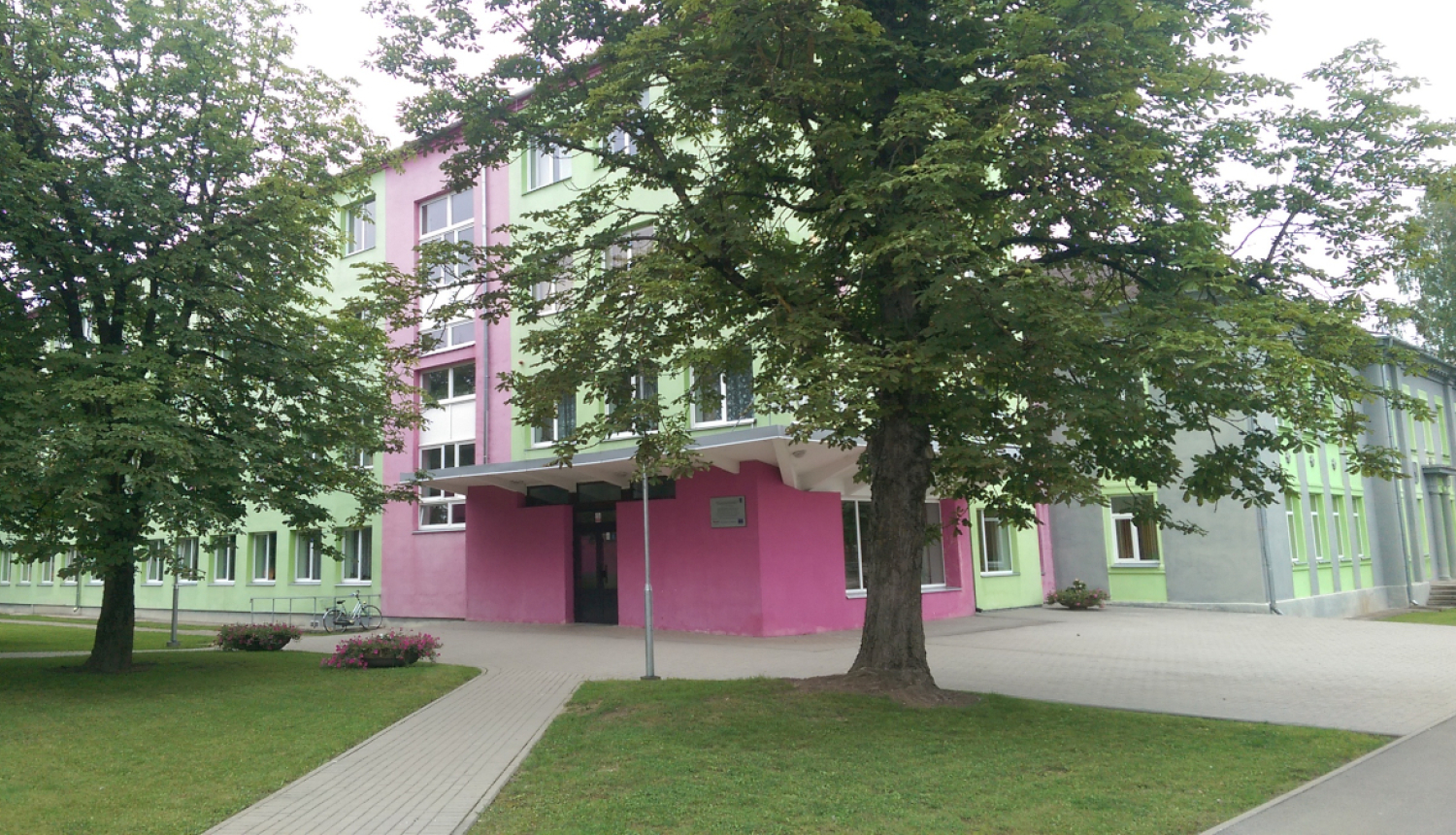 Skats uz Līvānu 2.vidusskolas ēku