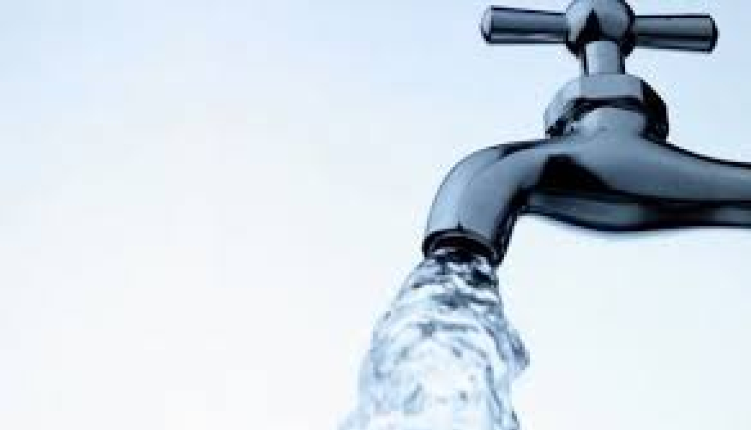 krāns no kura tek ūdens