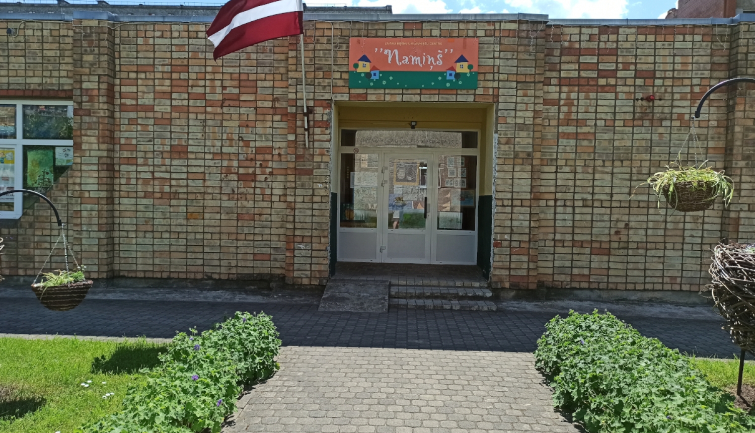 Līvānu Bērnu un jauniešu centra Naminš ēkas ieeja
