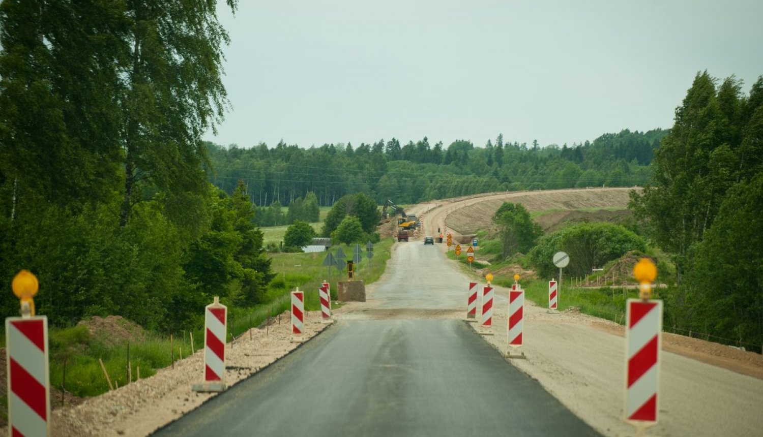 Ceļš uz kura notiek remonts
