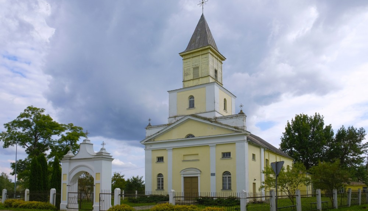 dzeltena baznīca