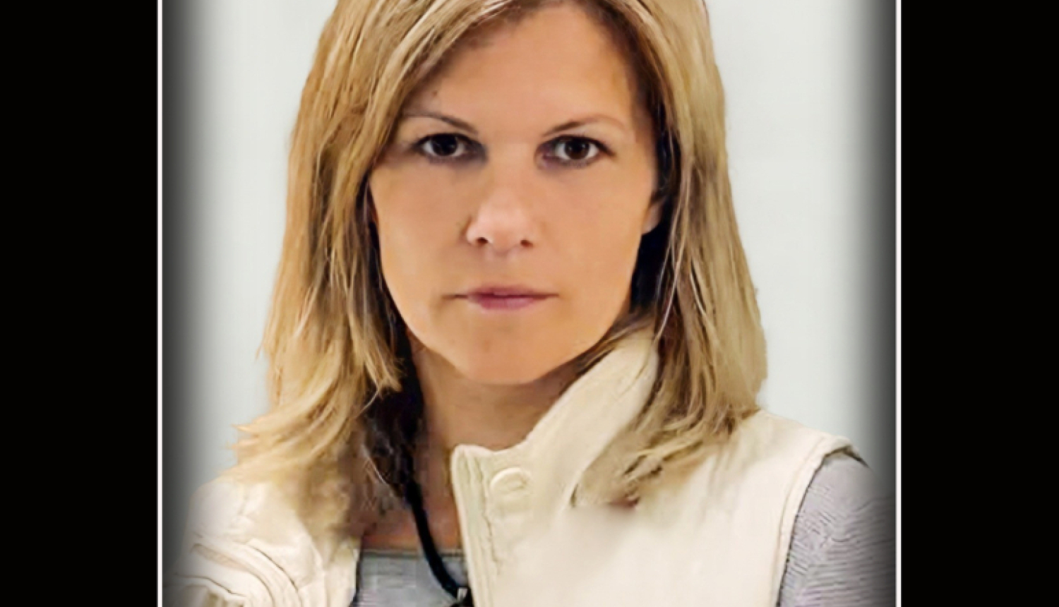 sievietes foto sēru noformējumā